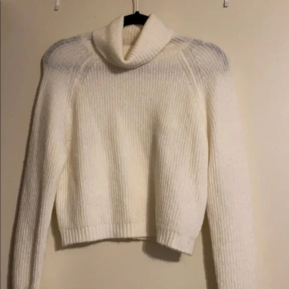 Cute turtleneck crop sweater - Picture 3 of 7